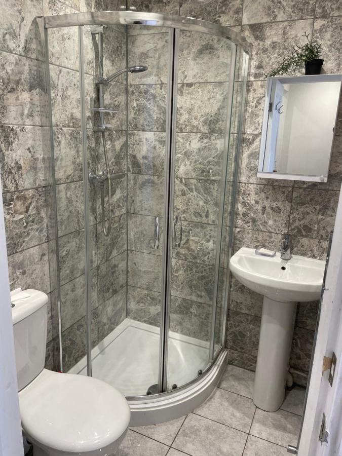 Self-Contained Flat On The 2Nd Floor You Will Share With One Other Guest, In A Family House 2 Minutes Walk From Tufnell Park Station 2Nd Floor With Stairs Londyn Zewnętrze zdjęcie