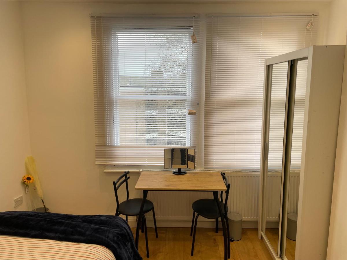 Self-Contained Flat On The 2Nd Floor You Will Share With One Other Guest, In A Family House 2 Minutes Walk From Tufnell Park Station 2Nd Floor With Stairs Londyn Zewnętrze zdjęcie