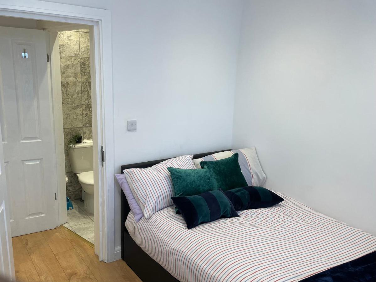 Self-Contained Flat On The 2Nd Floor You Will Share With One Other Guest, In A Family House 2 Minutes Walk From Tufnell Park Station 2Nd Floor With Stairs Londyn Zewnętrze zdjęcie